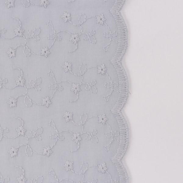 Baumwollwebware Simone rauchblau von Swafing Stoffe - Baumwollwebware mit Blumenstickerei und Bogenkante von Swafing Stoffe